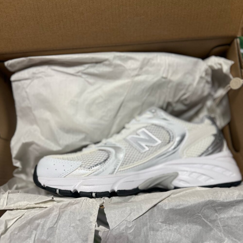 New Balance 530 Women’s 7.5 White Silver Sneakers NIB - Picture 4 of 7